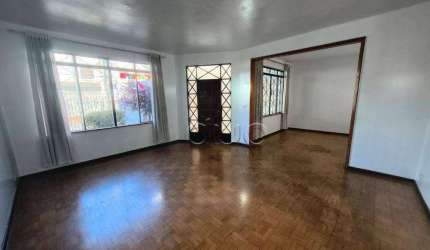 Casa para alugar em Centro de 225.00m² com 3 Quartos e 2 Garagens