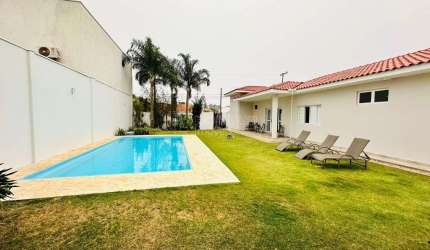 Casa de Condomínio para venda em Jardim Dos Flamboyants de 245.00m² com 3 Quartos e 1 Suite