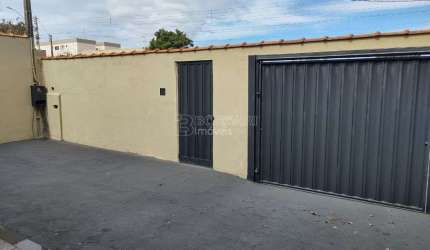 Casa para alugar em Jardim Residencial Elvio Lupo de 108.00m² com 2 Quartos e 2 Garagens