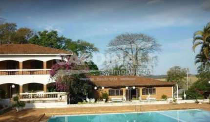 Fazenda / Sítio para venda em Parque Itaipu de 400.00m² com 5 Quartos, 1 Suite e 1 Garagem
