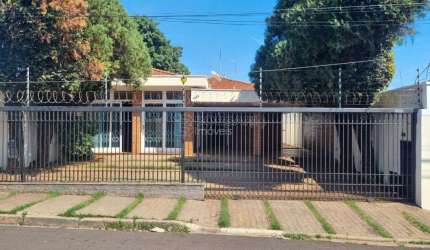 Prédio Comercial para venda e aluguel em Centro de 342.00m² com 3 Quartos, 1 Suite e 2 Garagens