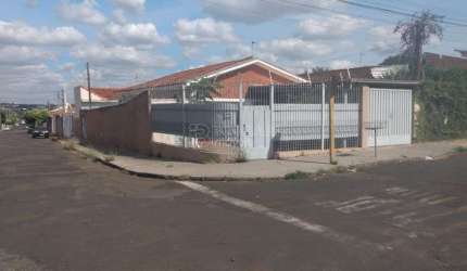 Casa para venda e aluguel em Jardim Brasil (vila Xavier) de 203.00m² com 2 Quartos e 2 Garagens