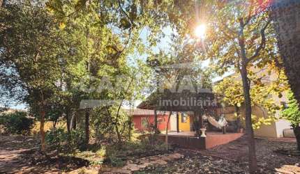 Fazenda / Sítio para venda em Jardim Brasil (vila Xavier) de 236.00m² com 1 Quarto, 1 Suite e 5 Garagens
