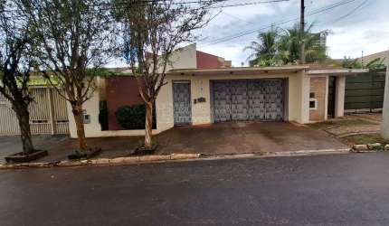 Casa para venda e aluguel em Vila Harmonia de 357.00m² com 3 Quartos, 1 Suite e 2 Garagens