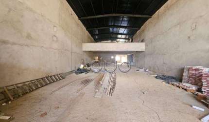 Galpão / Depósito / Armazém para alugar em Centro de 570.00m² com 3 Garagens
