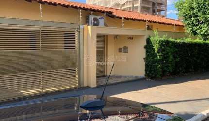 Casa para venda e aluguel em Vila Harmonia de 214.00m² com 3 Quartos, 1 Suite e 2 Garagens