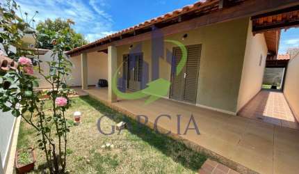 Casa para venda em Jardim Suécia de 300.00m² com 2 Quartos, 1 Suite e 2 Garagens