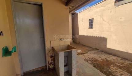 Casa para venda e aluguel em Centro de 137.00m² com 3 Quartos e 1 Garagem