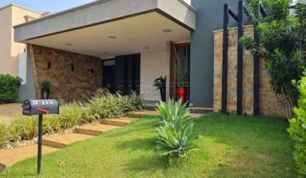 Casa de Condomínio para venda em Condomínio Buona Vita de 208.00m² com 3 Quartos, 1 Suite e 4 Garagens
