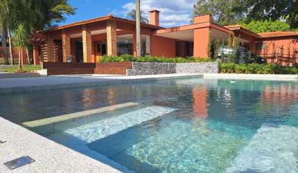 Casa para venda e aluguel em Chácaras Residenciais Santa Maria de 5400.00m² com 5 Quartos, 3 Suites e 4 Garagens