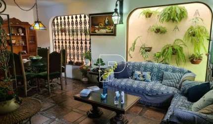 Casa para venda em Parque Continental de 190.00m² com 3 Quartos, 1 Suite e 6 Garagens