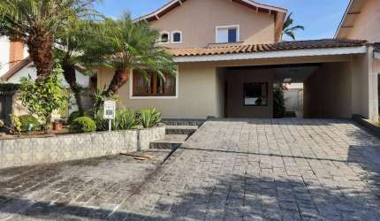 Casa para venda em Alphaville de 387.00m² com 4 Quartos, 1 Suite e 4 Garagens