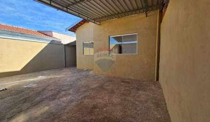 Casa para venda em Jardim Araucária de 47.68m² com 2 Quartos e 2 Garagens