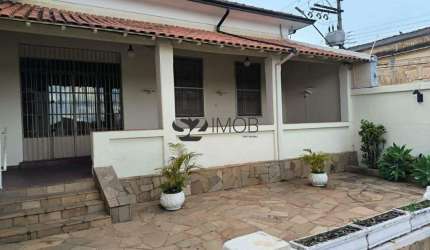 Casa para alugar em Centro de 336.00m² com 6 Quartos e 4 Garagens