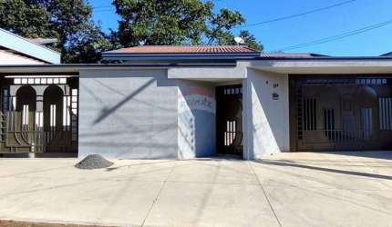 Casa para venda em Jardim Bandeirantes de 252.42m² com 6 Quartos e 2 Suites
