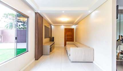 Casa para venda em Uberaba de 315.00m² com 5 Quartos, 1 Suite e 15 Garagens