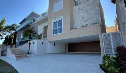 Casa para venda em Cidade Tamboré de 415.00m² com 5 Quartos, 5 Suites e 6 Garagens