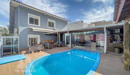 Casa para venda em Alphaville de 360.00m² com 3 Quartos, 3 Suites e 4 Garagens