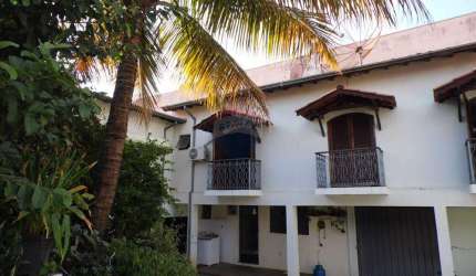 Casa para venda em Centro de 421.00m² com 3 Quartos, 1 Suite e 8 Garagens