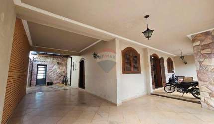 Casa para venda em Santa Cruz de 360.00m² com 5 Quartos, 1 Suite e 3 Garagens