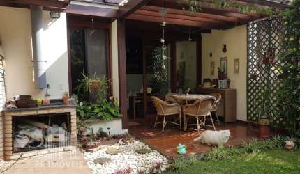Casa para venda em Alphaville de 176.00m² com 3 Quartos, 1 Suite e 2 Garagens