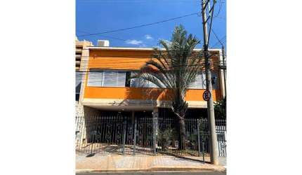Sobrado para venda em Centro de 258.00m² com 3 Quartos e 3 Suites