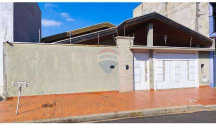 Casa para alugar em Jardim Santo Antônio de 270.00m² com 3 Quartos e 1 Suite
