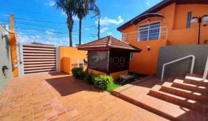 Casa para alugar em Jardim Santa Cruz de 312.00m² com 3 Quartos, 1 Suite e 4 Garagens