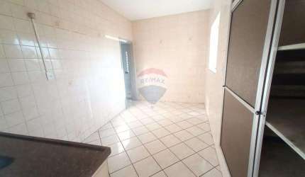 Casa para alugar em Centro de 75.00m² com 2 Quartos e 1 Garagem