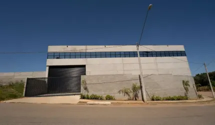 Galpão / Depósito / Armazém para venda em Centro de 1000.00m² com 5 Garagens