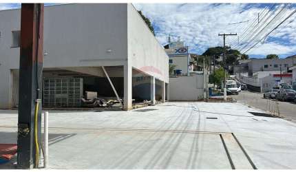 Imóvel Comercial para alugar em Vila Riman de 300.00m² com 15 Garagens