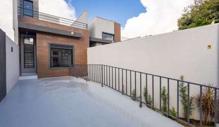 Sobrado para venda em Boa Vista de 154.00m² com 3 Quartos, 2 Suites e 2 Garagens