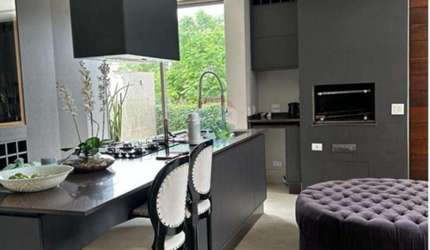 Casa para alugar em Alphaville de 390.00m² com 4 Quartos, 4 Suites e 5 Garagens