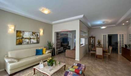 Casa para venda em Jardim Murayama de 213.36m² com 4 Quartos, 1 Suite e 2 Garagens