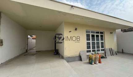 Casa para alugar em Jardim Santo Antônio de 180.00m² com 3 Quartos, 1 Suite e 2 Garagens