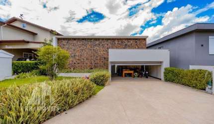 Casa para venda em Alphaville de 250.00m² com 3 Quartos, 1 Suite e 4 Garagens