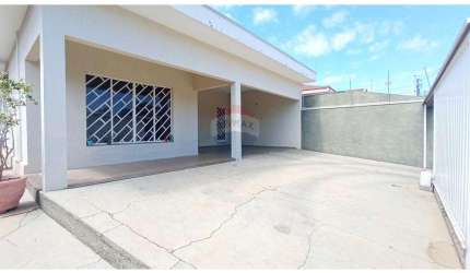 Casa para venda em Jardim Novo I de 171.74m² com 3 Quartos e 4 Garagens