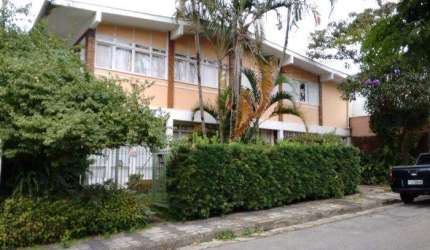 Sobrado para venda e aluguel em Vila Oliveira de 200.00m² com 4 Quartos, 1 Suite e 2 Garagens