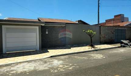 Casa para venda em Jardim Suécia de 210.00m² com 3 Quartos, 1 Suite e 3 Garagens