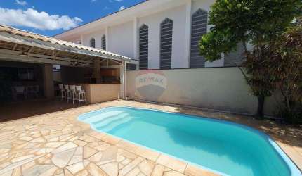 Casa para venda em Santa Cruz de 180.00m² com 4 Quartos e 3 Garagens