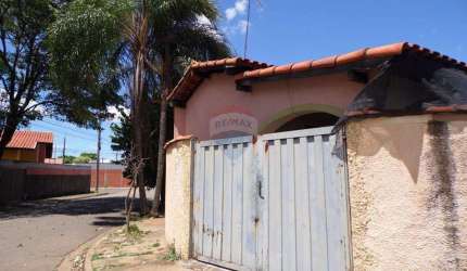 Casa para venda em Jardim Ipê Ii de 236.00m² com 4 Quartos e 2 Garagens