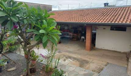 Casa para venda em Jardim Santa Clara de 186.64m² com 2 Quartos, 1 Suite e 4 Garagens