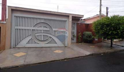 Casa para venda em Jardim Murilo de 165.00m² com 3 Quartos, 2 Suites e 2 Garagens