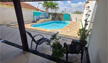 Casa para alugar em Santa Cruz de 600.00m² com 4 Quartos, 1 Suite e 4 Garagens