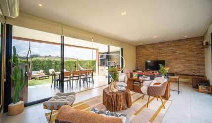 Casa de Condomínio para venda em Granja Viana de 230.00m² com 3 Quartos, 1 Suite e 2 Garagens