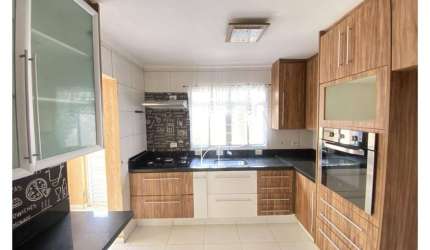 Casa de Condomínio para venda em Granja Viana de 90.00m² com 3 Quartos, 1 Suite e 2 Garagens