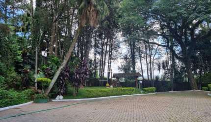 Casa para venda e aluguel em Granja Viana de 570.00m² com 4 Quartos, 3 Suites e 13 Garagens
