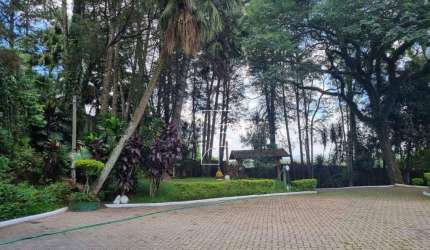Casa para venda e aluguel em Granja Viana de 570.00m² com 4 Quartos, 3 Suites e 13 Garagens