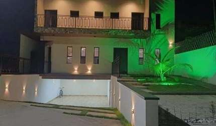 Sobrado para venda em Quiririm de 492.00m² com 3 Quartos, 2 Suites e 4 Garagens