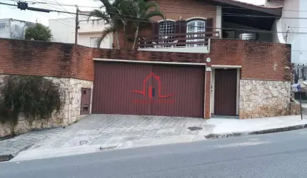 Casa para alugar em Jardim Messina de 228.00m² com 3 Quartos, 1 Suite e 4 Garagens